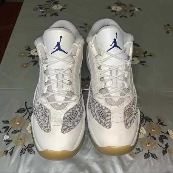 Nike Air Jordan XI 11 Retro Low Size 7Y Youth Basketball Sneakers Gray NBA - Picture 9 of 10